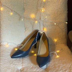 Michael Kors Flex Leather Pump in Navy